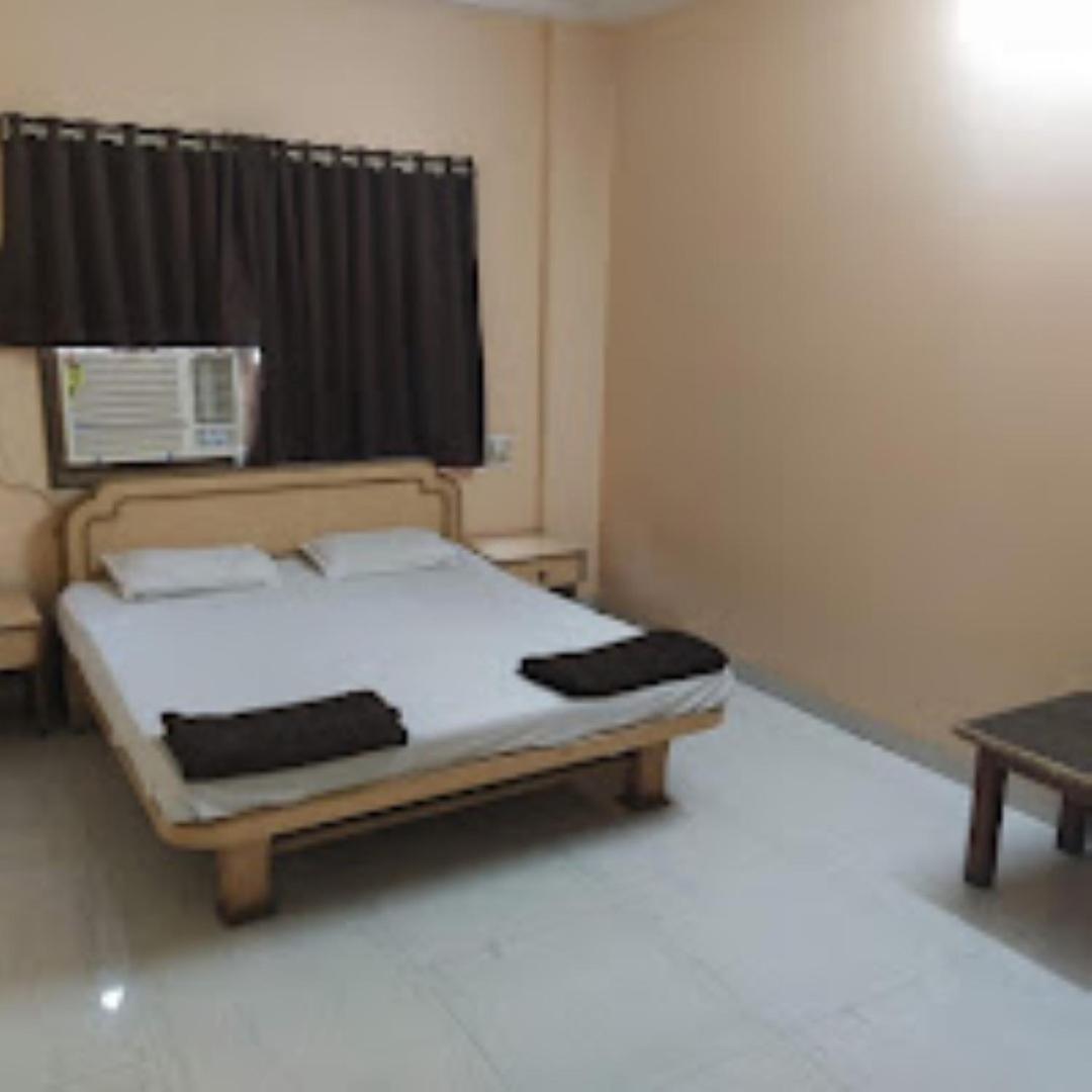 Hotel Pritam Palace , Dhule エクステリア 写真