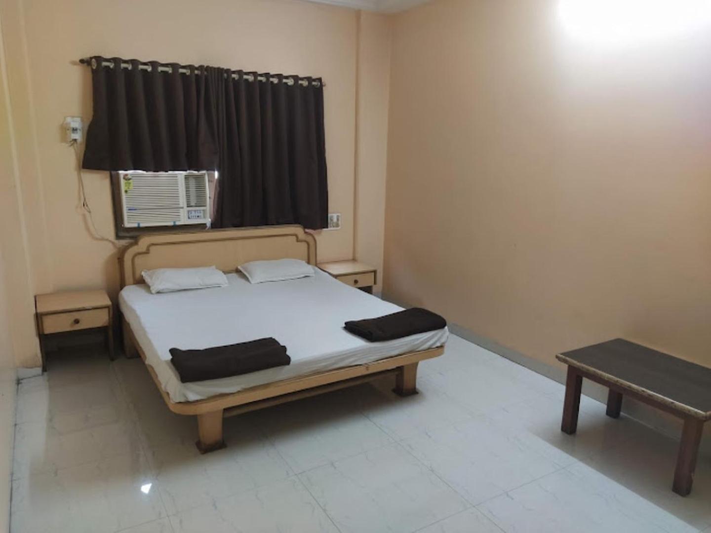 Hotel Pritam Palace , Dhule エクステリア 写真