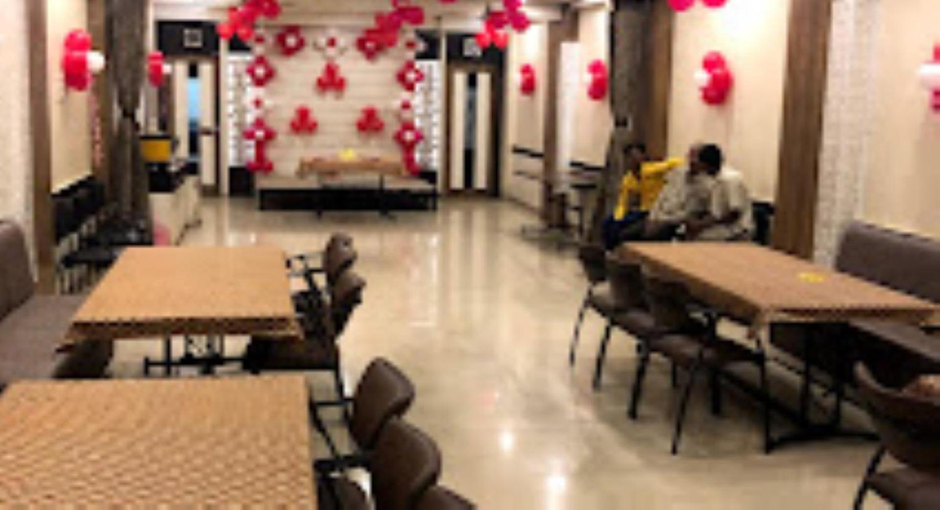 Hotel Pritam Palace , Dhule エクステリア 写真